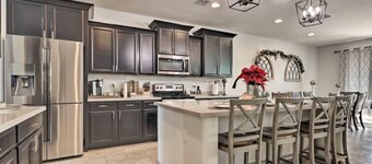 A home that feels like home, w/hot tub and spacious living room