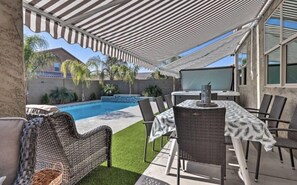 Outdoor dining - A home that feels like home, w/hot tub and spacious living room (San Tan Valley)