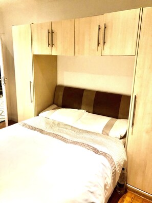 2 bedrooms, iron/ironing board, free WiFi, bed sheets