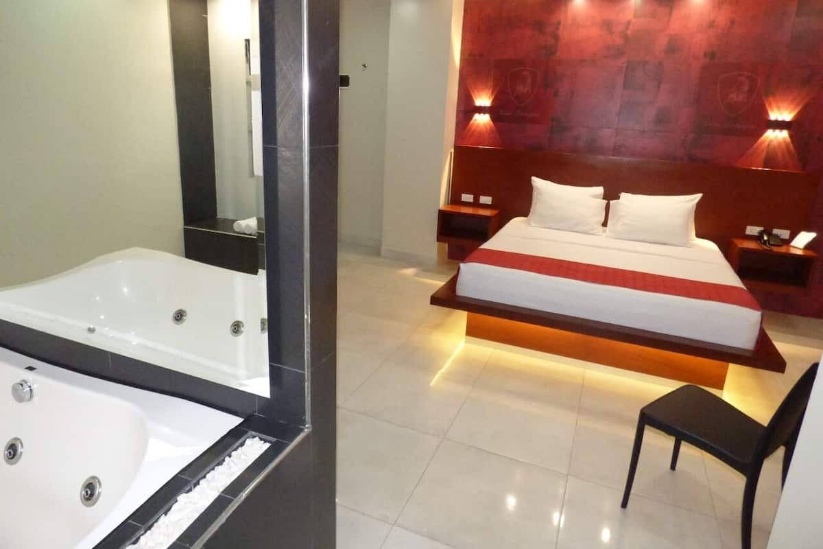 Premium Room, Hot Tub, City View | Egyptian cotton sheets, premium bedding, pillowtop beds, minibar