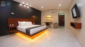 Honeymoon Room, 1 King Bed | Egyptian cotton sheets, premium bedding, pillowtop beds, minibar - HOTEL OSHO (Santa Cruz)