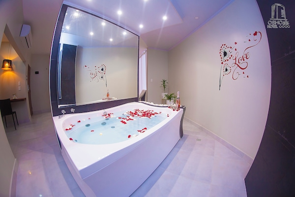 Egyptian cotton sheets, premium bedding, pillow-top beds, minibar