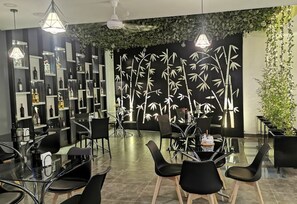 Restaurant - HOTEL OSHO (Santa Cruz)