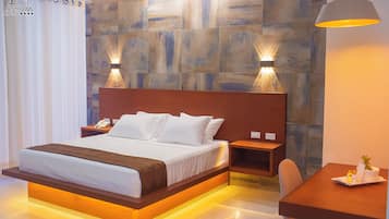 Junior Room, 1 King Bed