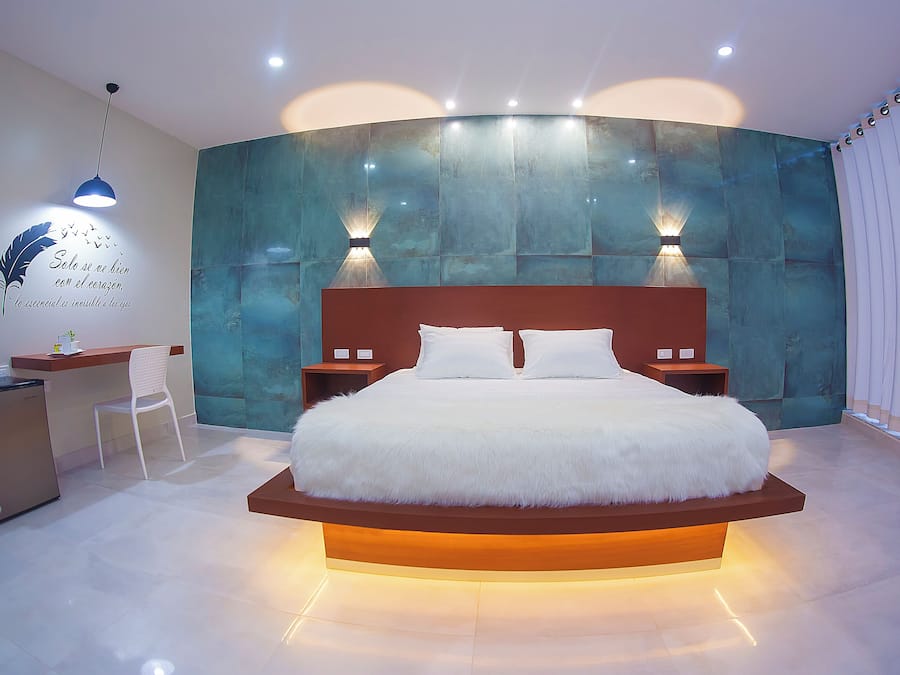 Junior Room, 1 King Bed | Egyptian cotton sheets, premium bedding, pillowtop beds, minibar