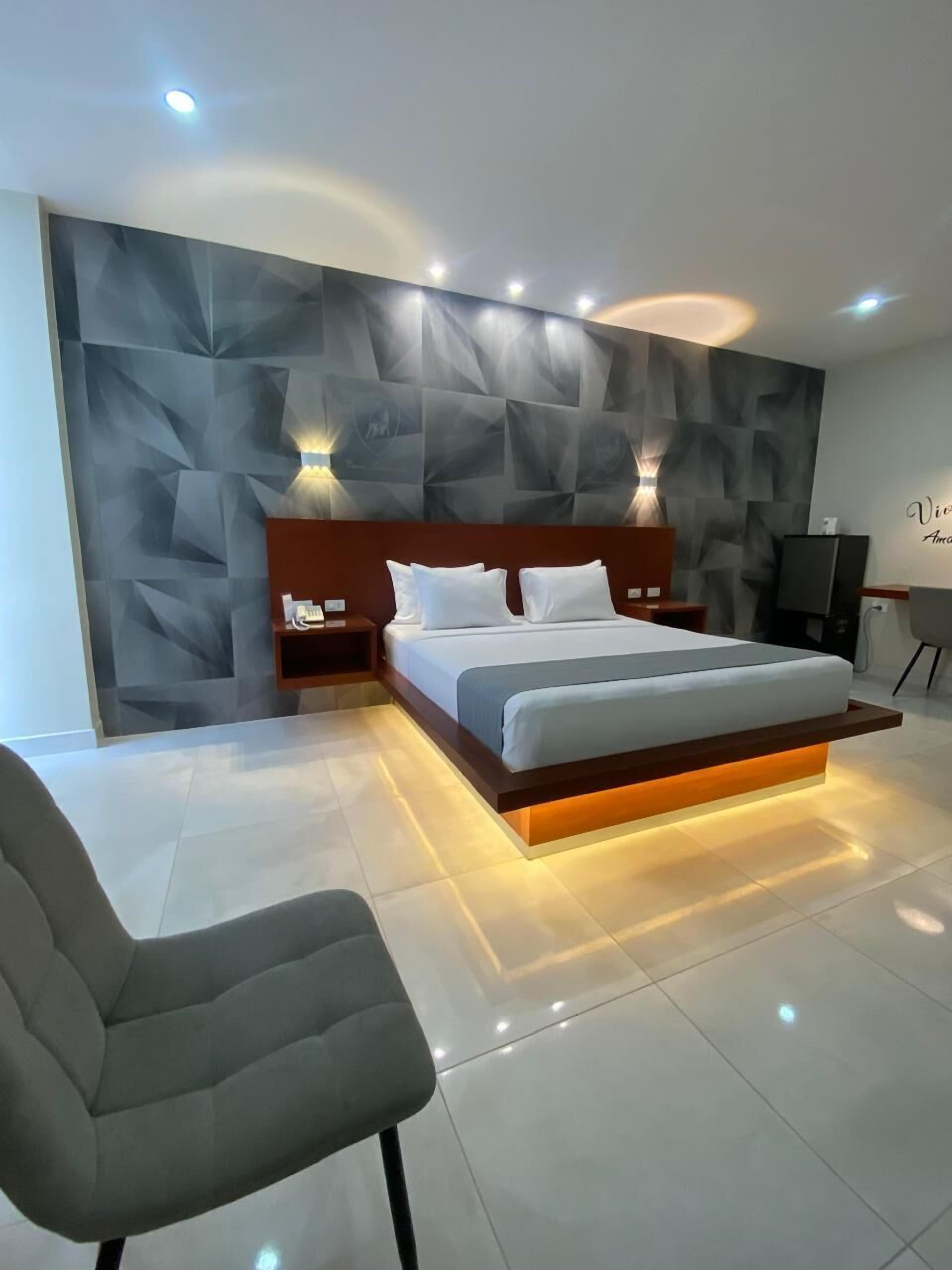 Egyptian cotton sheets, premium bedding, pillowtop beds, minibar