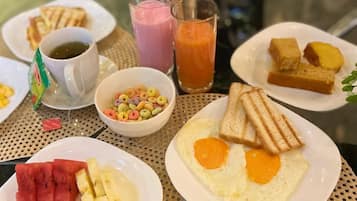 Tägliches inbegriffenes kontinentales Frühstück