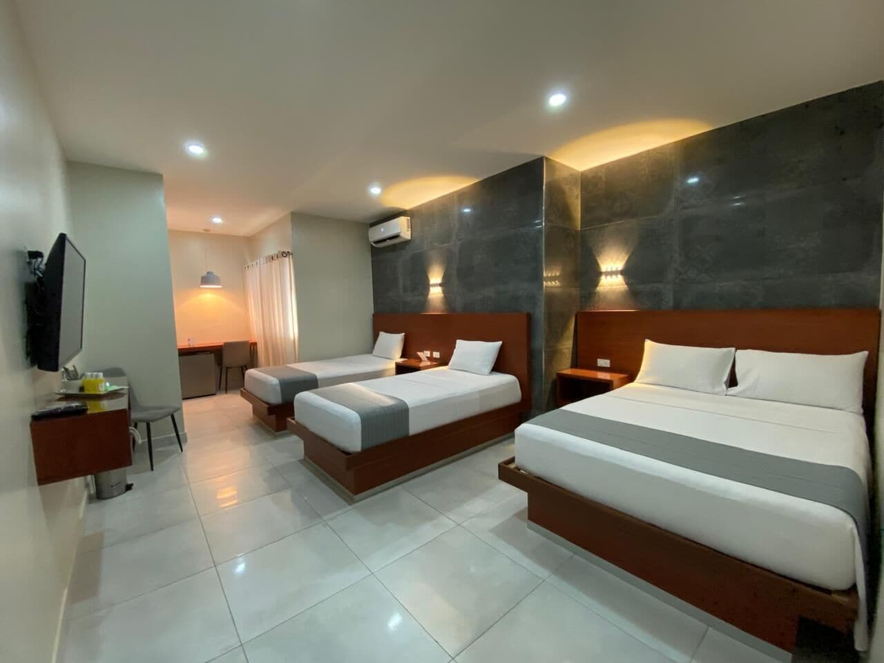 Egyptian cotton sheets, premium bedding, pillowtop beds, minibar
