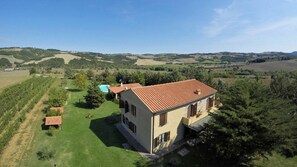 Exterior - Wonderful private villa for 20 guests with private pool, WIFI, TV, terrace and panoramic view (Pomarance)