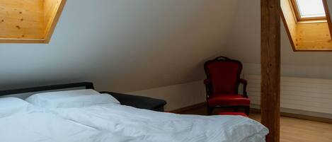 1 Schlafzimmer, Reisekinderbett, kostenloses WLAN, Bettwäsche