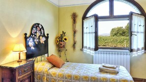 2 bedrooms, travel crib, free WiFi, bed sheets