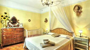 2 عدّة غرف نوم وسرير سفر وواي فاي مجانًا وملاءات أسرّة