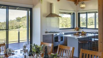 Panoramic House | Private kitchen | Full-sized fridge, microwave, oven, stovetop