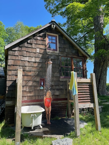 The Owls Nest-A quaint cabin in the woods of VT-Near Bromley, Magic & Stratton