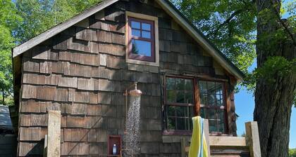 The Owls Nest-A quaint cabin in the woods of VT-Near Bromley, Magic & Stratton
