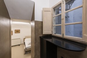 Dutxa, assecador de cabells, bidet i tovalloles 