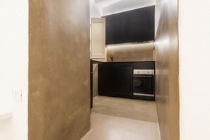 Frigorífico, horno, placa de cocina y tostadora