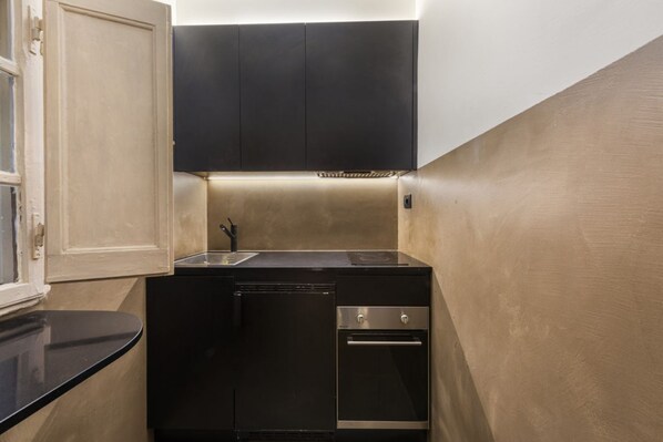 Fridge, oven, stovetop, toaster