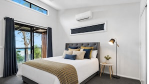 2 bedrooms, iron/ironing board, free WiFi, bed sheets - Top of the Bay by Ready Set Stay (Arthurs Seat)