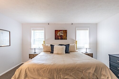 Sunny Home in Private Setting