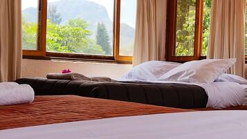 5 bedrooms, desk, free WiFi