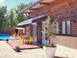 Een verwarmd zwembad