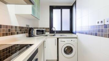 雪櫃、微波爐、焗爐、廚房用具/餐具/器皿