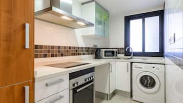Fridge, microwave, oven, cookware/dishes/utensils