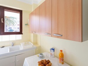 Réfrigérateur, micro-ondes, lave-vaisselle