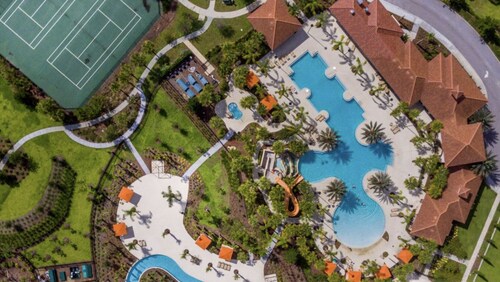 Minutes from Disney!  Clean family size Townhouse with a private pool.