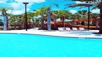 室外泳池、暖水池