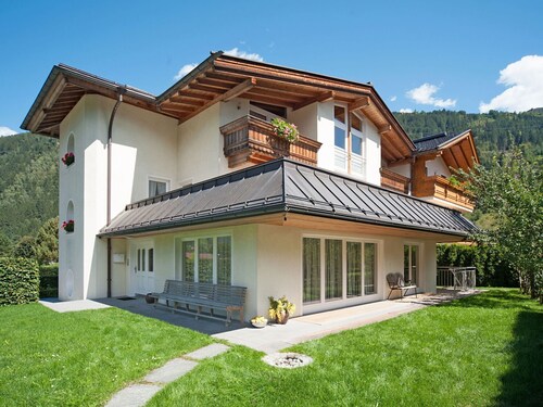 Lovely apartment for 8 guests with WIFI, TV and balcony