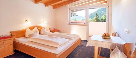 4 bedrooms, travel cot, free WiFi, bed sheets