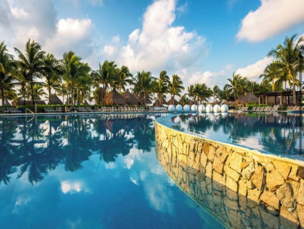 Pool - most relaxing place in the Riviera (Cancun Playa del Carmen)