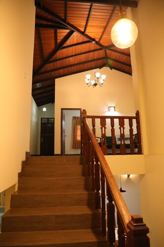 5 minutes from Kandy city