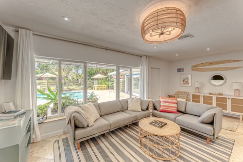 Newly Renovated Beach House w Heated Pool, 4 BR, 3 BA