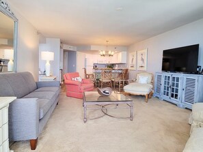 TV - Warwick 202 Oceanfront - Easy Beach Access, Wet Bar (Pawleys Island)