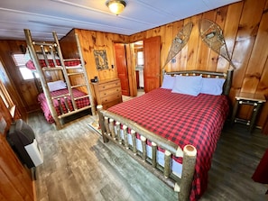 1 bedroom, WiFi, bed sheets - Cozy Cabin with Lake Views - Rustic Getaway (Indian Lake)