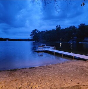 Una spiaggia nelle vicinanze