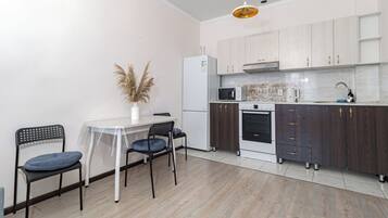 مائدة طعام، منضدة مطبخ