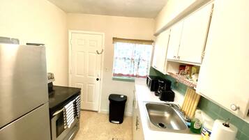 Frigorífic, microones, forn i placa de cuina