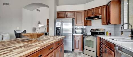 Refrigerador, microondas, horno, placa de cocina