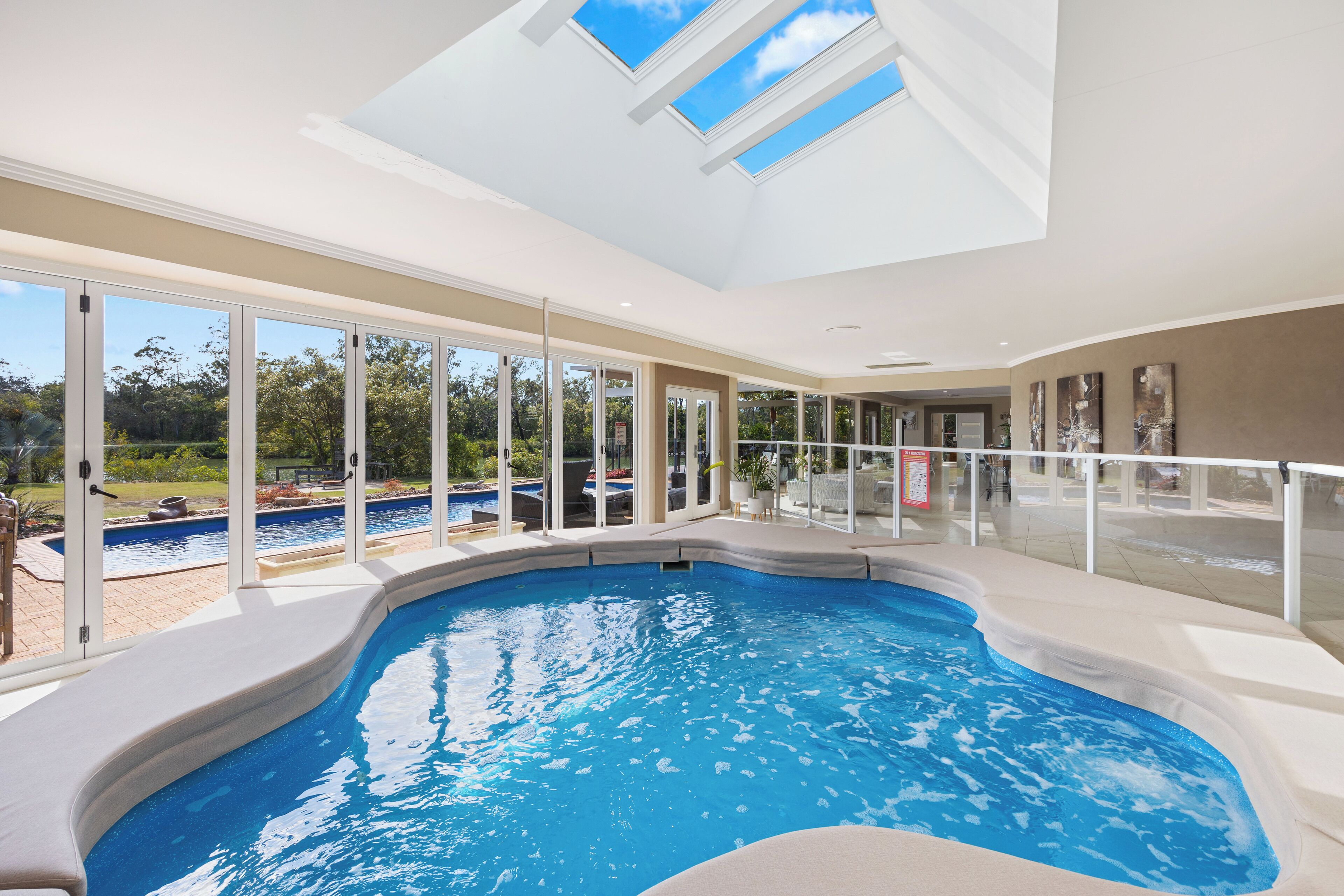 屋内プール、屋外プール