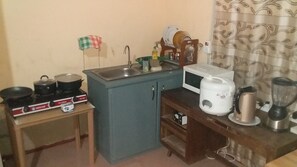 Kühlschrank, Mikrowelle, Mixer