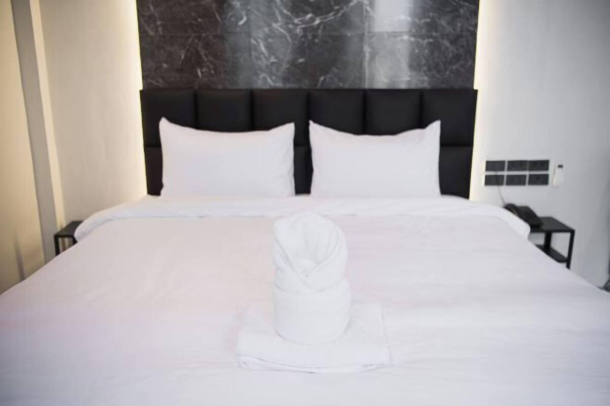 Blackout drapes, WiFi (free)