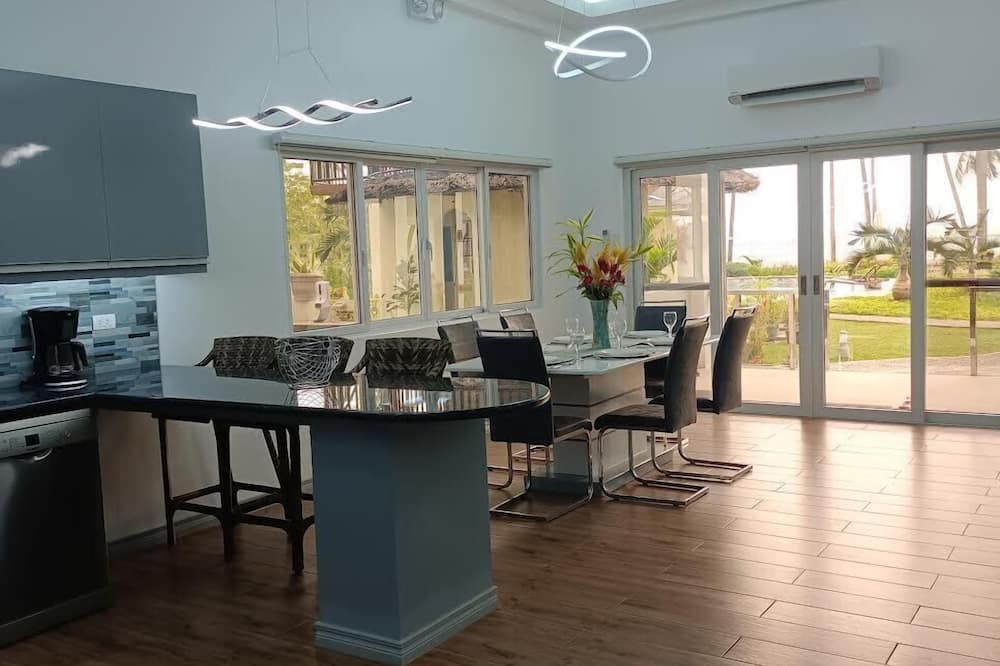 Sea View Gran Villa at Green Turtle Residences