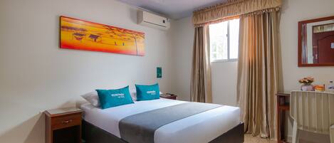 Ropa de cama hipoalergénica y tabla de planchar con plancha