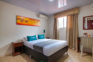 Ropa de cama hipoalergénica y tabla de planchar con plancha 