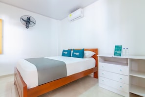 Hypo-allergenic bedding, free WiFi, bed sheets