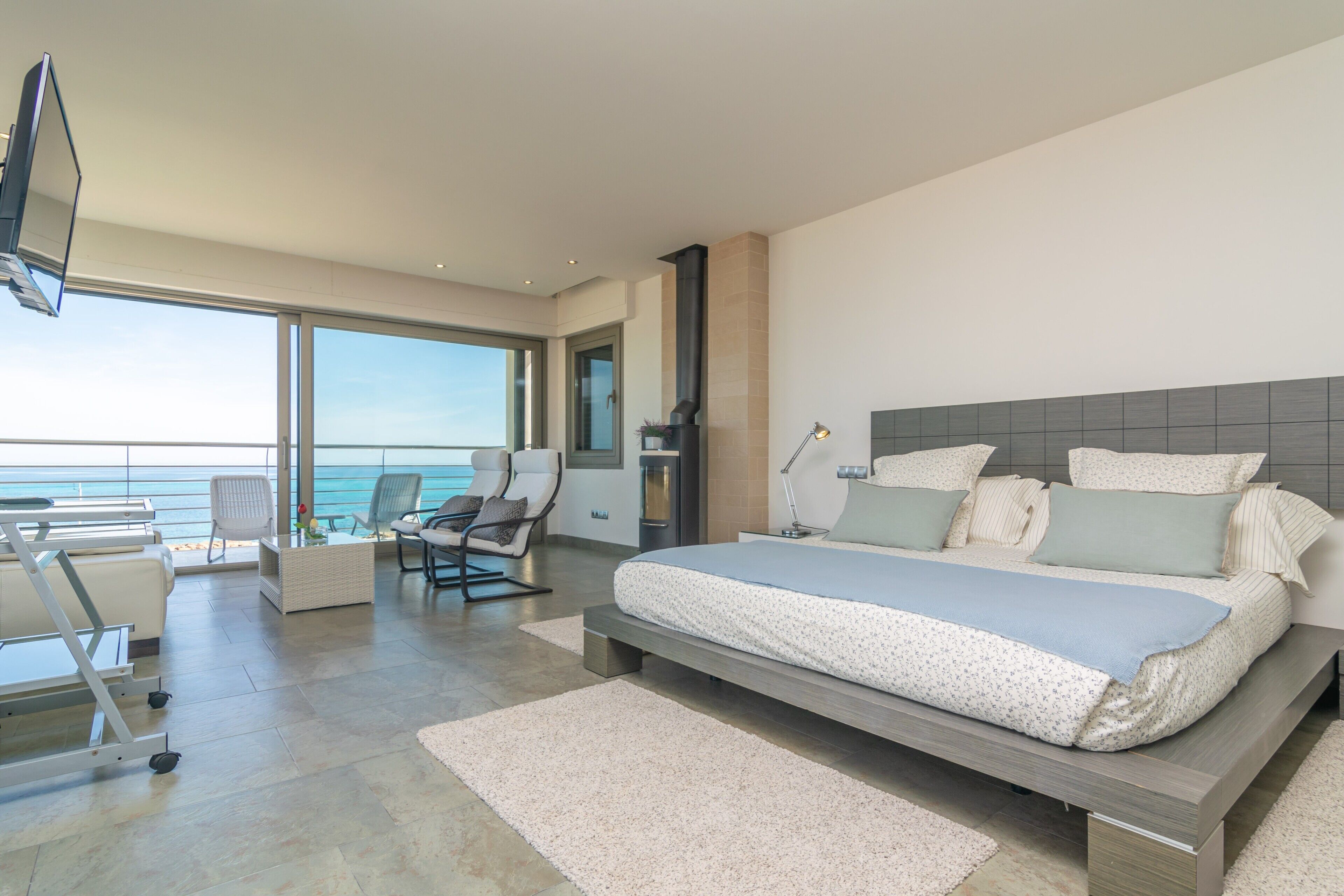 4 chambres, fer et planche à repasser, Wi-Fi gratuit, draps fournis